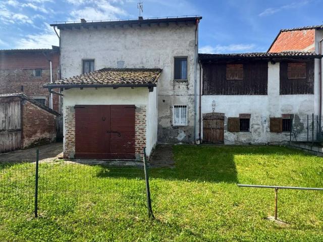 Villa Indipendente in vendita a Mortara, Lombardia