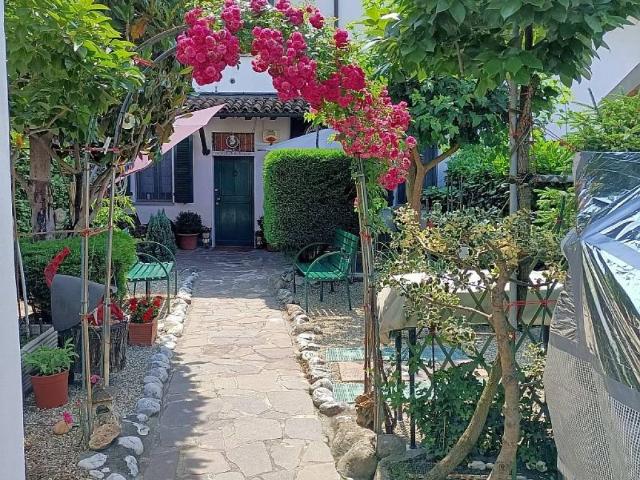 Villa Indipendente in vendita a Mortara, Lombardia