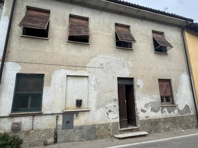 Villa Indipendente in vendita a Mortara, Lombardia