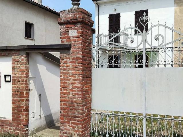 Villa Indipendente in vendita a Mortara, Lombardia