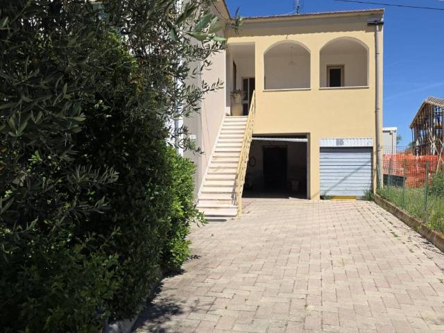 Villa Indipendente in vendita a Moscufo, Abruzzo