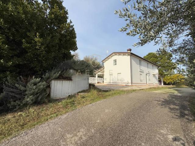 Villa Indipendente in vendita a Moscufo, Abruzzo