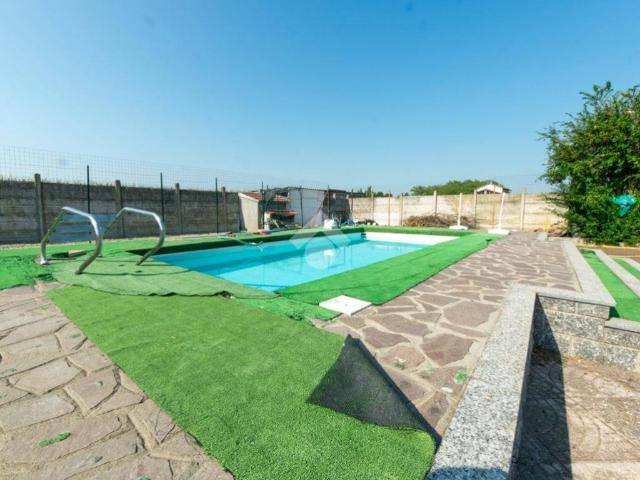Villa Indipendente in vendita a Motta de' Conti, Vercelli