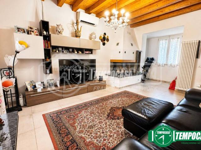 Villa Indipendente in vendita a Motta Visconti, Lombardia