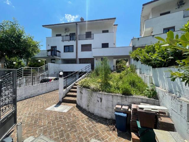 Villa Indipendente in vendita a Santa Barbara / Korošci, Muggiò