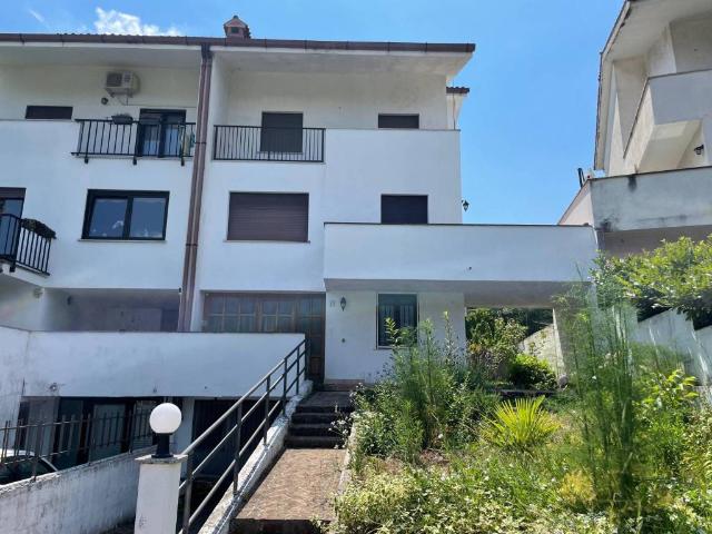 Villa Indipendente in vendita a Santa Barbara / Korošci, Muggiò