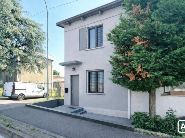 Villa Indipendente in vendita a Muggiò, Lombardia