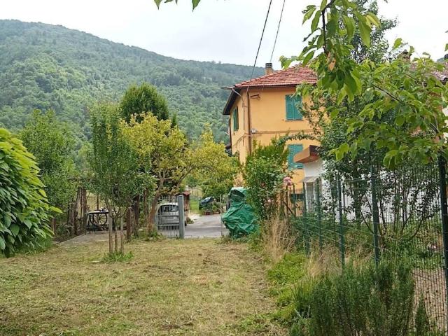 Villa Indipendente in vendita a Murialdo, Liguria