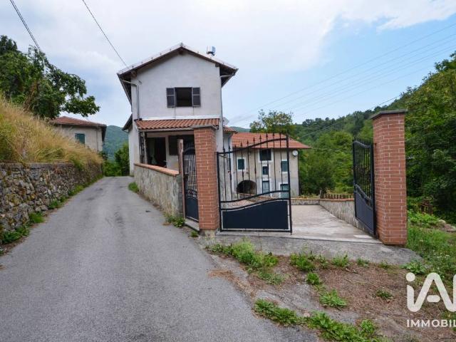 Villa Indipendente in vendita a Murialdo, Liguria