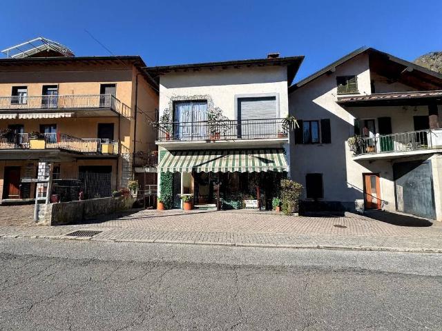 Villa Indipendente in vendita a Musso, Lombardia