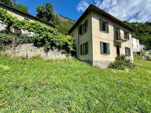 Villa Indipendente in vendita a Musso, Lombardia