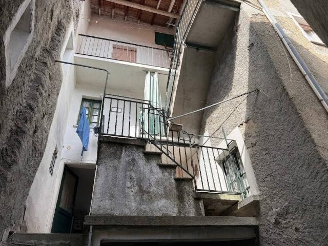Villa Indipendente in vendita a Musso, Lombardia