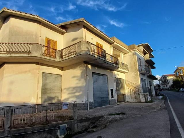 Villa Indipendente in vendita a Cresta, Naso