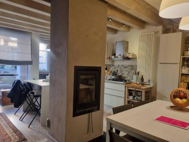 Villa Indipendente in vendita a Dernago, Nave