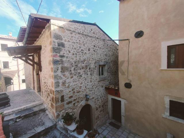 Villa Indipendente in vendita a Navelli, Abruzzo