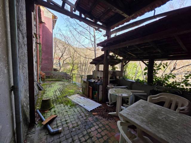 Villa Indipendente in vendita a Neirone, Liguria