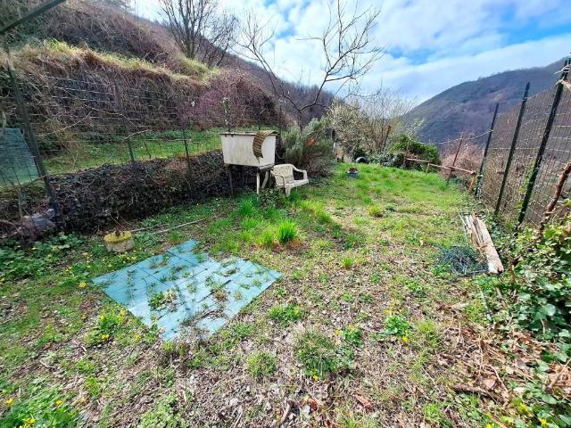 Villa Indipendente in vendita a Neirone, Liguria