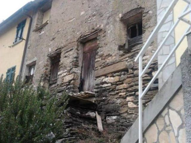 Villa Indipendente in vendita a Neirone, Liguria