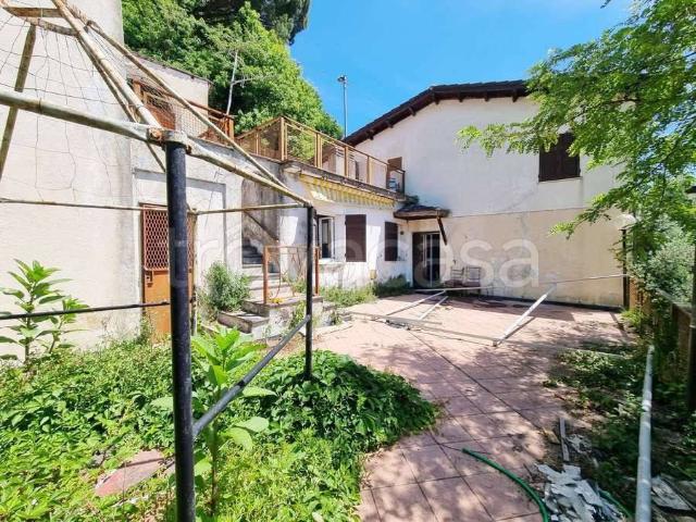 Villa Indipendente in vendita a Neirone, Liguria