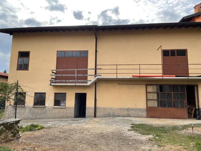 Villa Indipendente in vendita a Nembro, Lombardia
