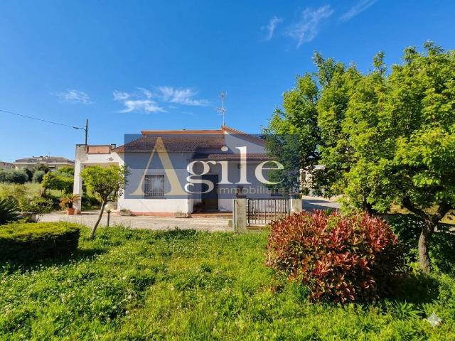 Villa Indipendente in vendita a Unione dei Comuni della Val Vibrata, Nereto