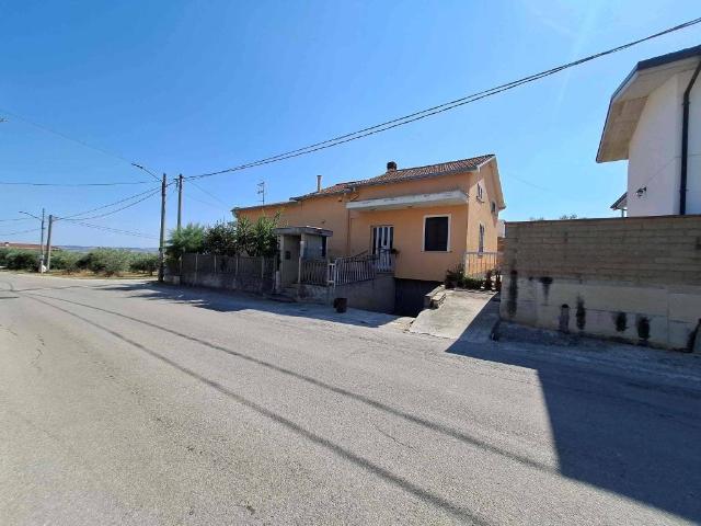 Villa Indipendente in vendita a Nereto, Teramo