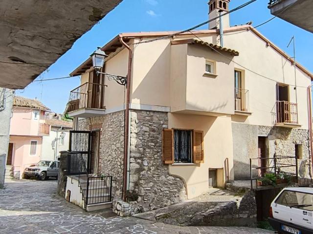 Villa Indipendente in vendita a Nespolo, Lazio