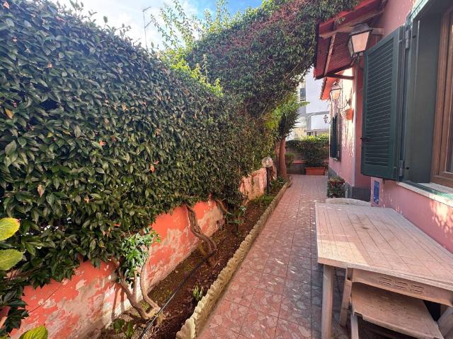 Villa Indipendente in vendita a Borgo Medievale, Roma Capitale