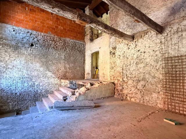 Villa Indipendente in vendita a Nibionno, Lombardia