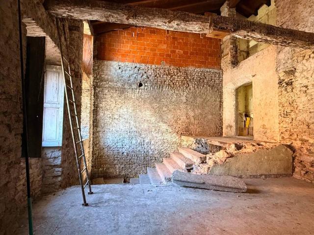 Villa Indipendente in vendita a Nibionno, Lombardia