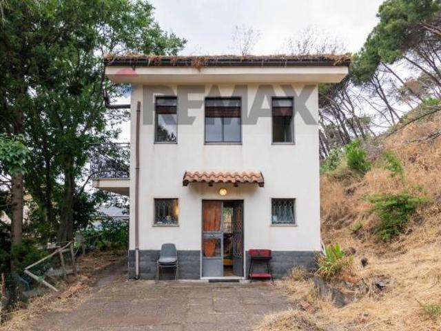 Villa Indipendente in vendita a Nicolosi, Sicilia