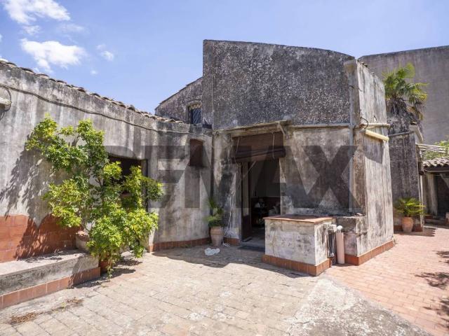 Villa Indipendente in vendita a Nicolosi, Sicilia