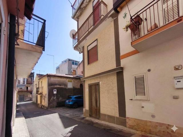 Villa Indipendente in vendita a Nizza Di Sicilia, Sicilia
