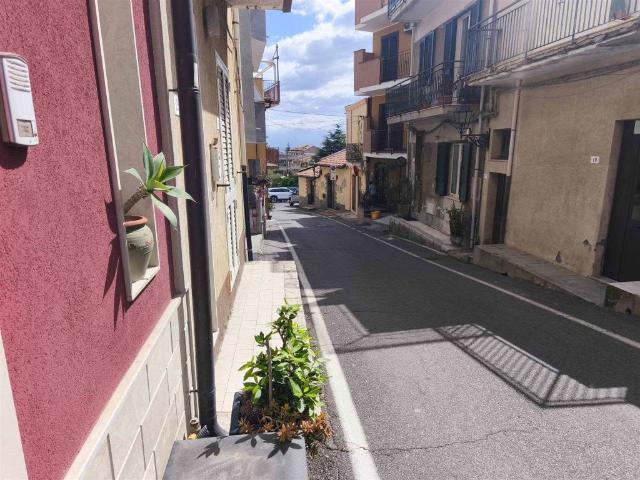 Villa Indipendente in vendita a Nizza Di Sicilia, Sicilia