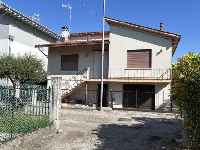 Villa Indipendente in vendita a Noale, Veneto