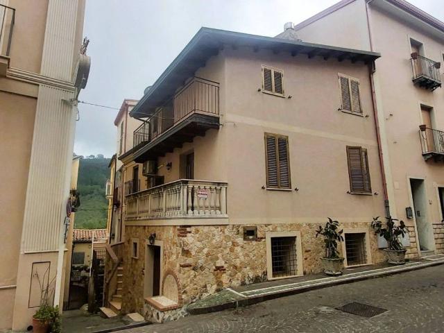 Villa Indipendente in vendita a Calabria, Catanzaro