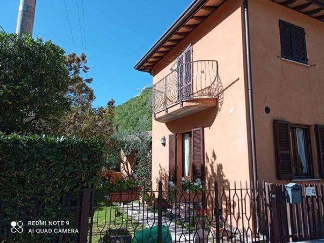 Villa Indipendente in vendita a Bagnara, Nocera Umbra