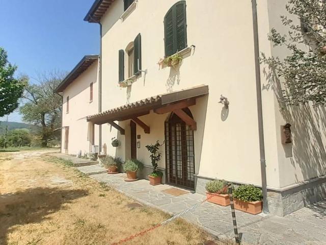 Rustico in vendita a Nocera Umbra, Umbria