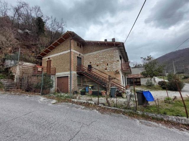 Villa Indipendente in vendita a Nocera Umbra, Umbria