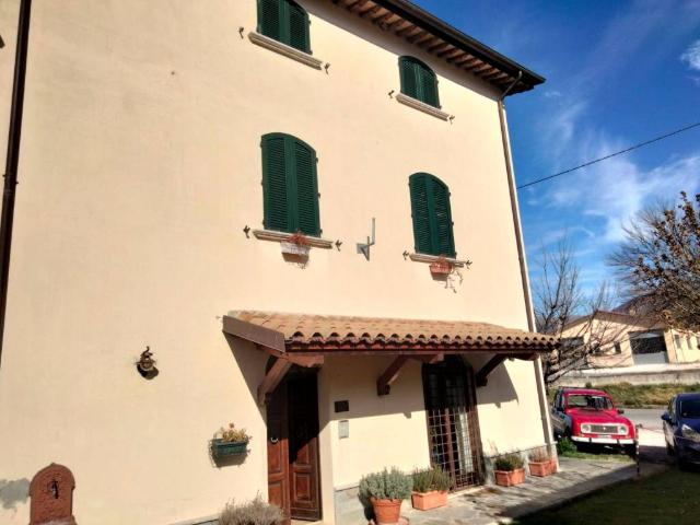 Rustico in vendita a Nocera Umbra, Umbria