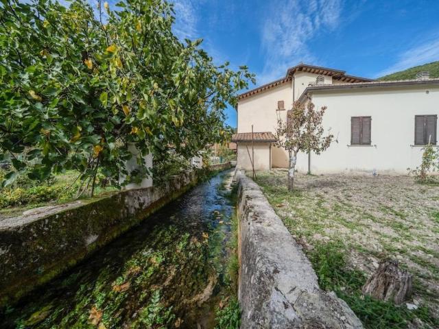 Villa Indipendente in vendita a Bagnara, Nocera Umbra