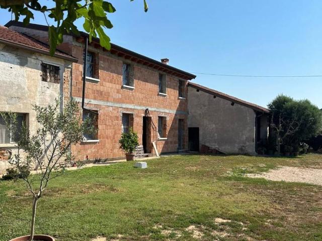 Villa Indipendente in vendita a Nogara, Veneto