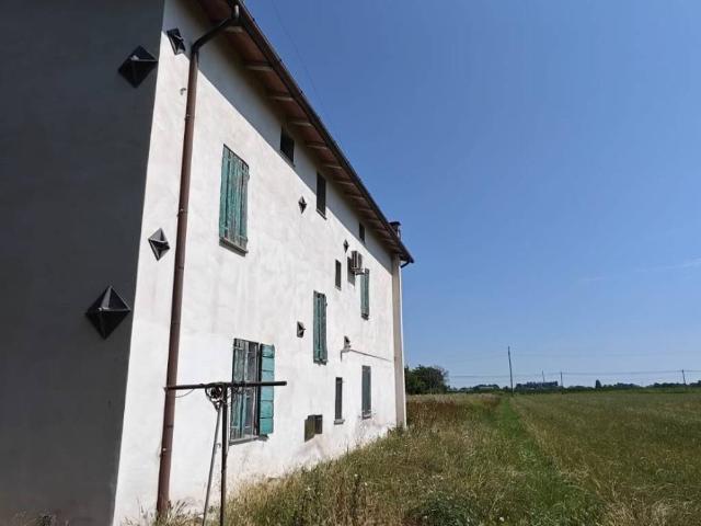 Villa Indipendente in vendita a Unione dei comuni del Sorbara, Nonantola