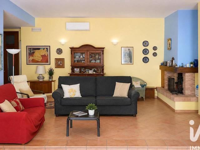 Villa Indipendente in vendita a Notaresco, Abruzzo