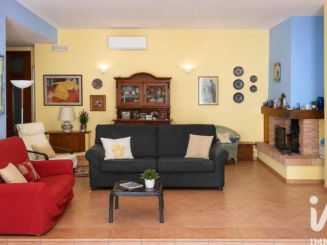 Villa Indipendente in vendita a Notaresco, Abruzzo