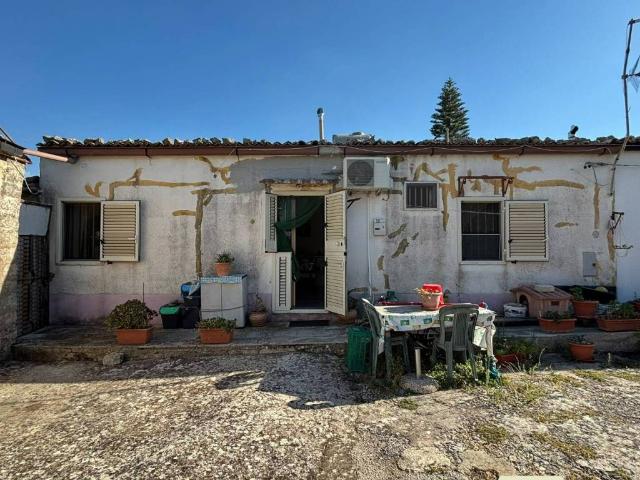 Villa Indipendente in vendita a Testa dell'Acqua, Noto