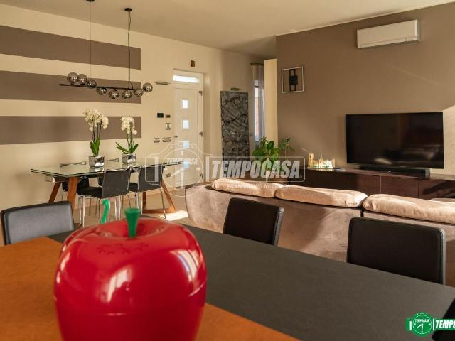 Villa Indipendente in vendita a Nova Milanese, Lombardia