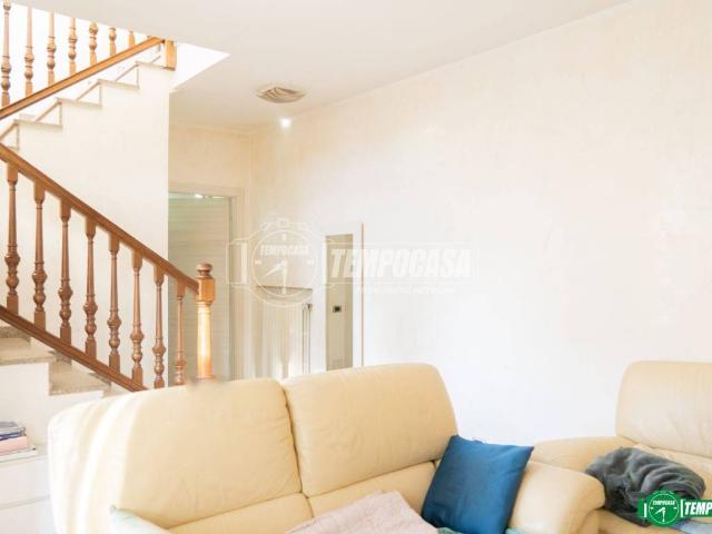 Villa Indipendente in vendita a Nova Milanese, Lombardia