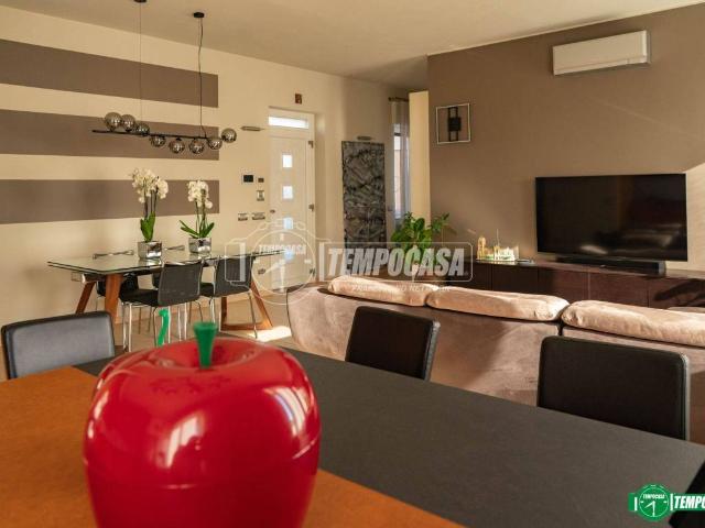 Villa Indipendente in vendita a Nova Milanese, Lombardia