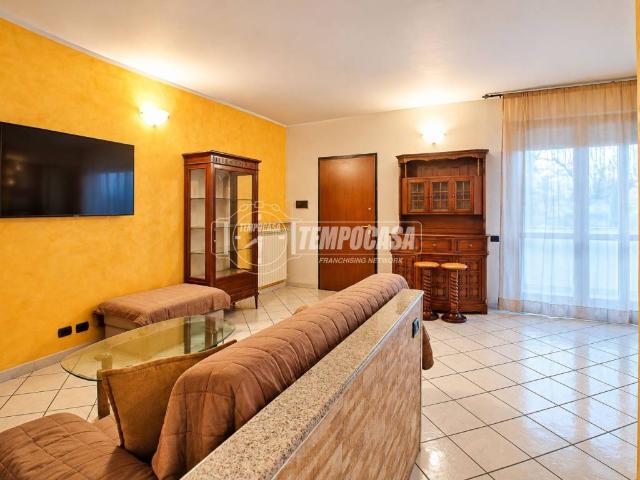 Villa Indipendente in vendita a Lumellogno, Novara